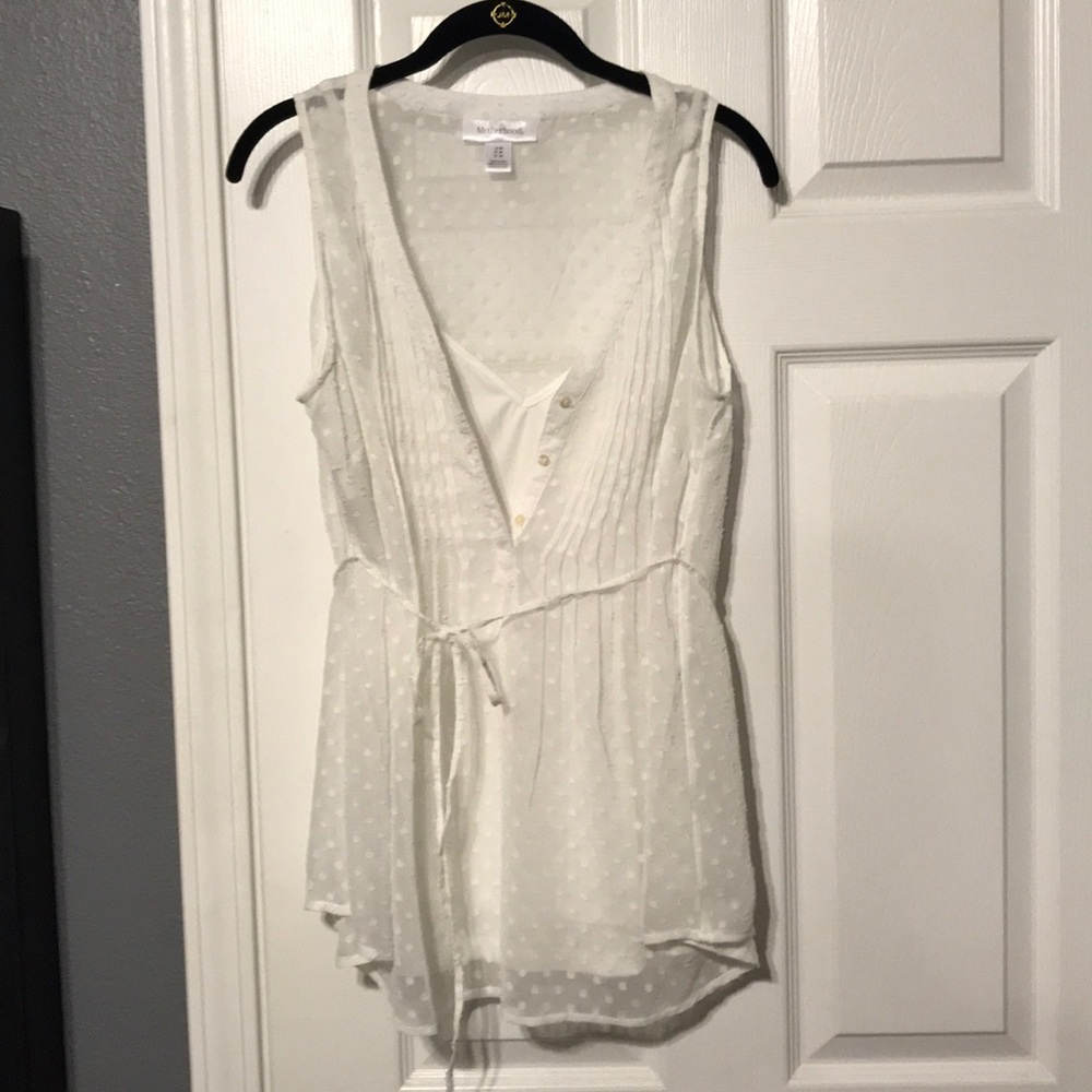 “Motherhood” White sleeveless maternity shirt.